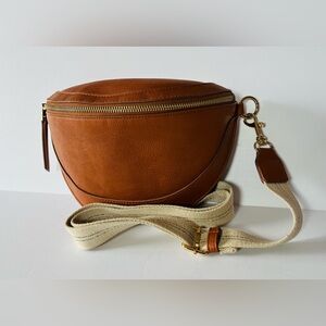 Universal Thread Brown Crescent Purse Fanny Pack Crossbody Bag Adjustable Strap